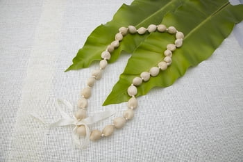 LEI KUKUI NUT WHITE