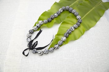 LEI KUKUI NUT BLACK & WHITE